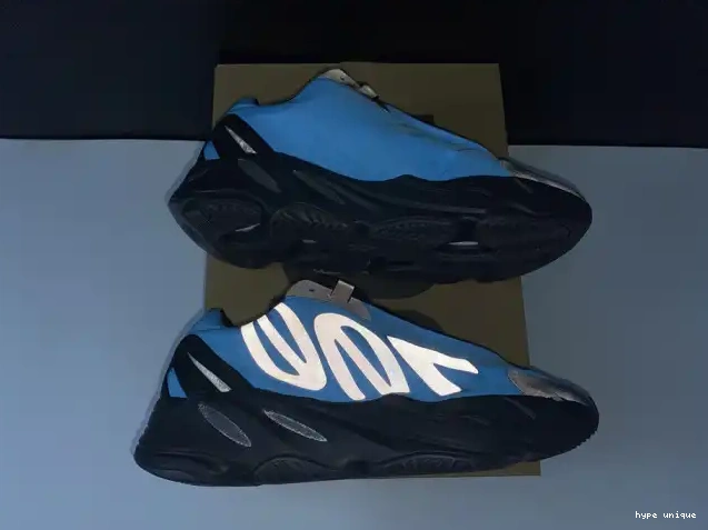 hype 700 Boost MNVN ADIDAS GZ3079 'Bright Yeezy Cyan' 0526